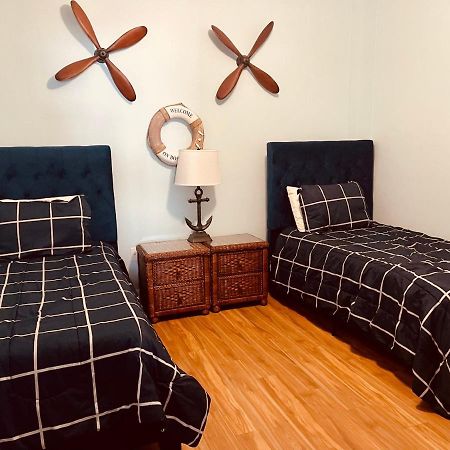 Gulf Coast Gold Private Condo - 2Bed, 2Bath, Sleep 6, Across Street From Beach, Balcony Views Of Sunsets, Beach & Gulf, Pool, Gym St. Pete Beach Exterior photo