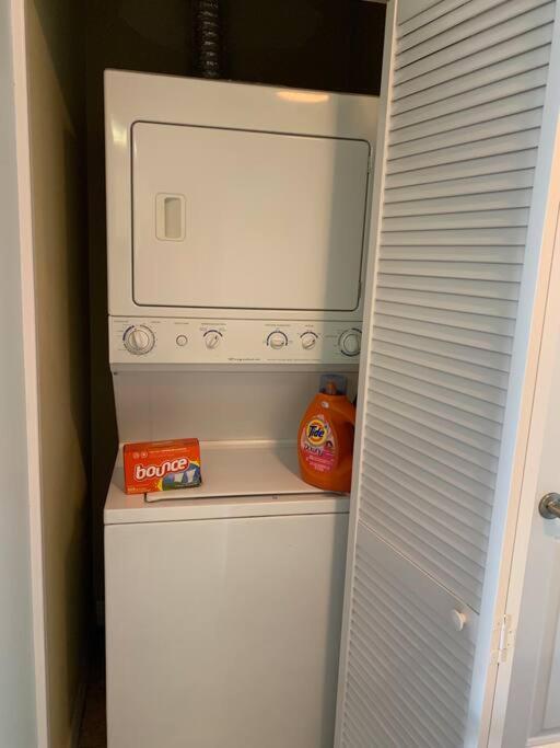 Gulf Coast Gold Private Condo - 2Bed, 2Bath, Sleep 6, Across Street From Beach, Balcony Views Of Sunsets, Beach & Gulf, Pool, Gym St. Pete Beach Exterior photo