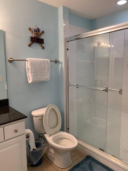 Gulf Coast Gold Private Condo - 2Bed, 2Bath, Sleep 6, Across Street From Beach, Balcony Views Of Sunsets, Beach & Gulf, Pool, Gym St. Pete Beach Exterior photo